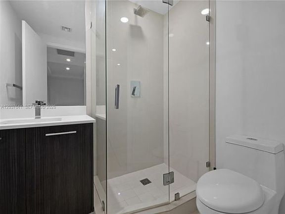 3rd image of 45 SW 9th St APT 2305