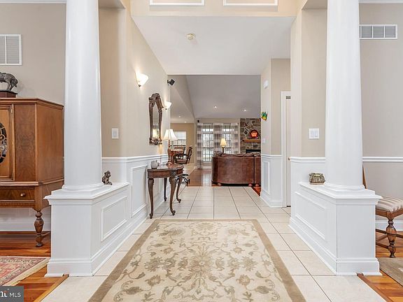 5th image of 9 Kenneth Ct