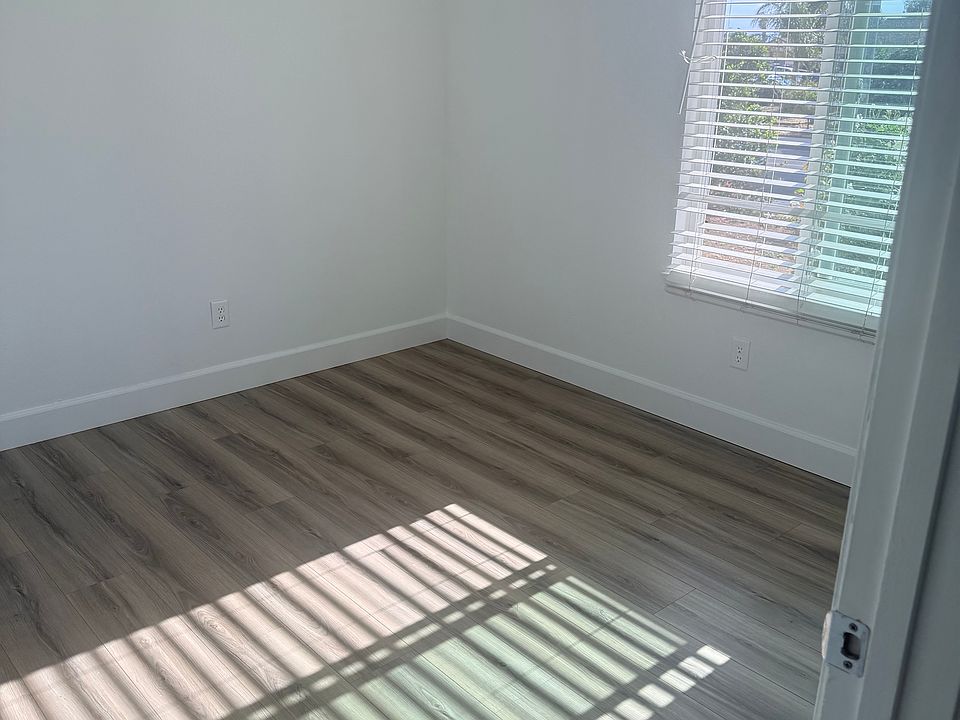 2nd image of 14762 Wintergreen St