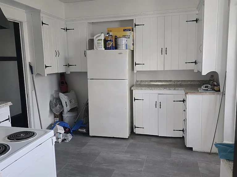 231 Thomson Ave #1 — Photo 10
