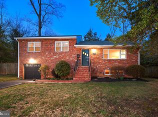 7340 Barbour Ct, Falls Church, VA 22043