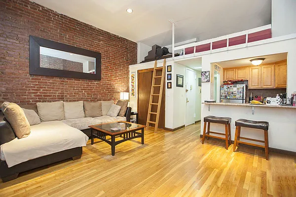 Rented by Avi Nash Associates | media 11