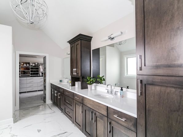15W601 89th Pl, Burr Ridge, IL 60527