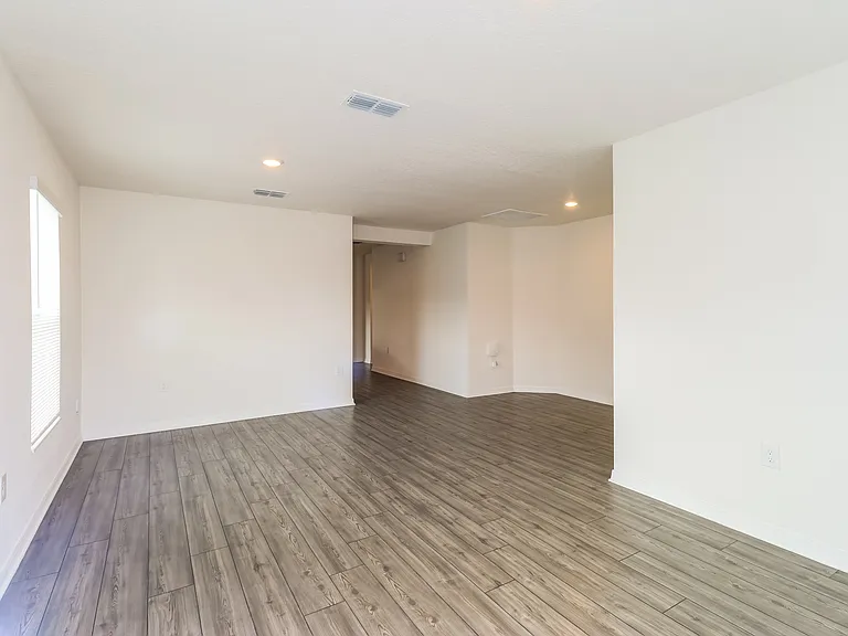 250 Catalonia Ave NW — Photo 8
