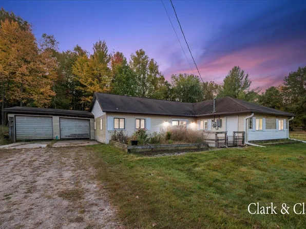 7979 Ojibwa Dr, Weidman, MI 48893