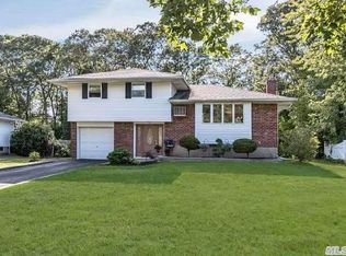 54 Howell Dr, Smithtown, NY 11787