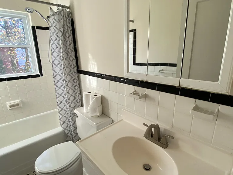 3816 Noble Ave #A — Photo 5