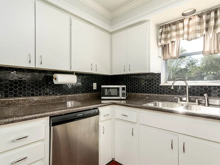 2600 N Rodney Parham Rd #A — Photo 7