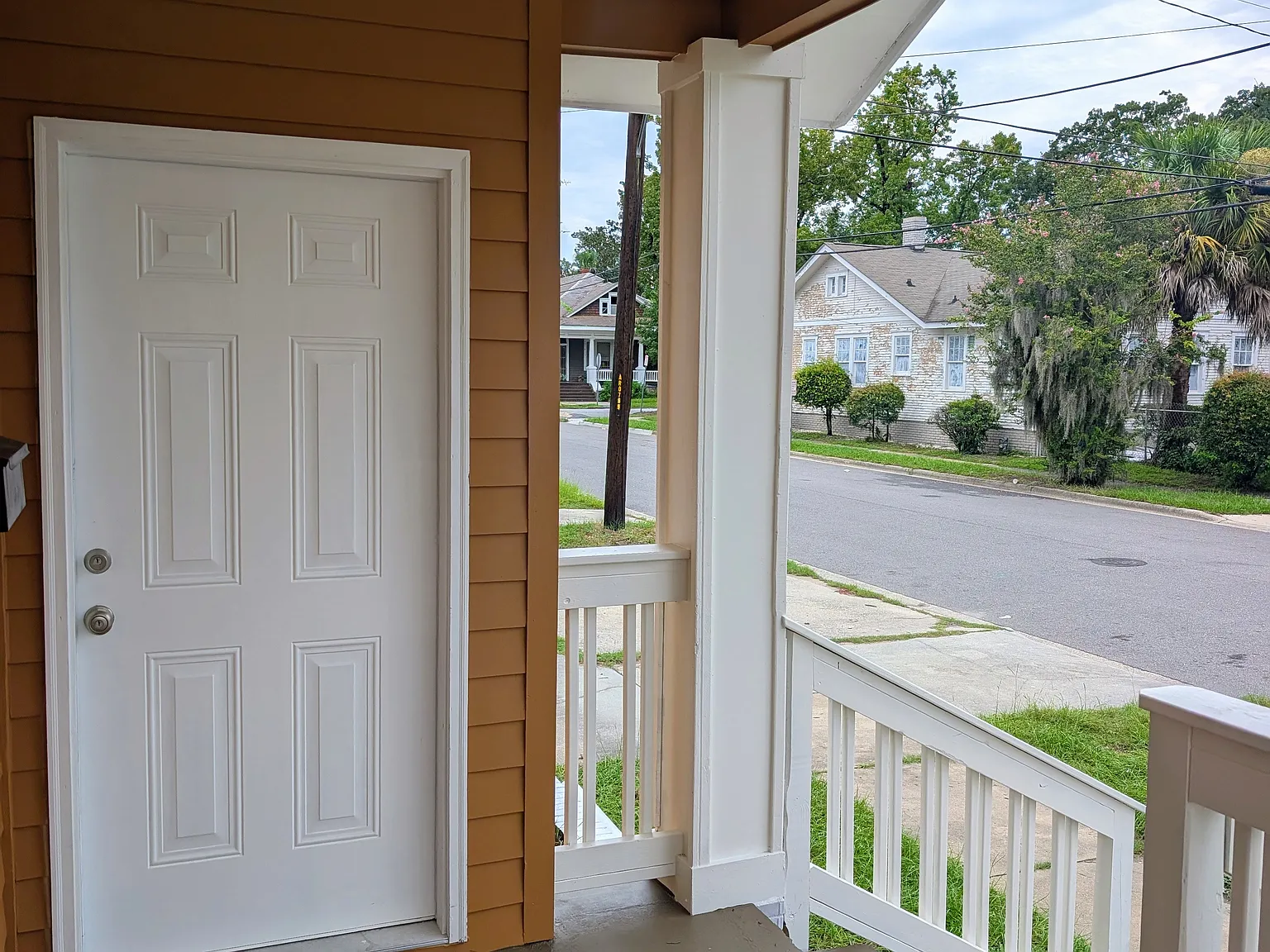 3 bed, 1.5 bath, 1200 sqft, $1,800 — Photo 2
