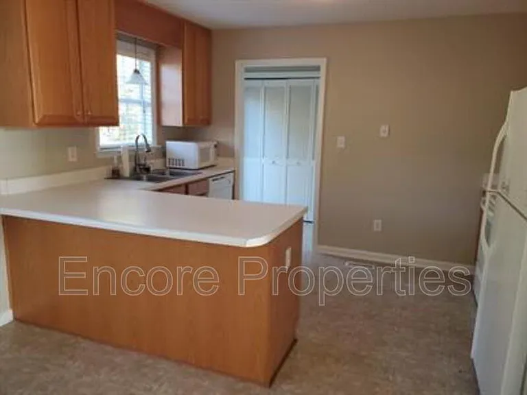 433 Haybale Ct — Photo 2