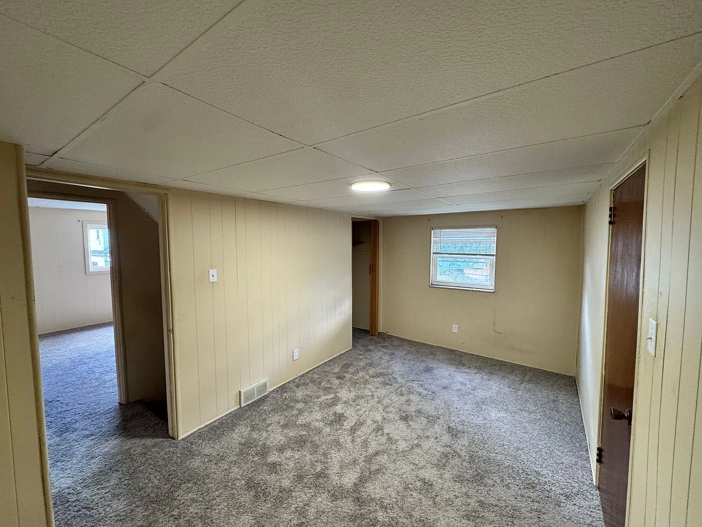 Charming 2 bedroom home in McKees Rocks available now! — Photo 4