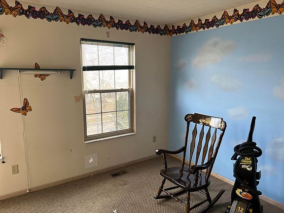 3rd image of 125 Blue Spruce Ct