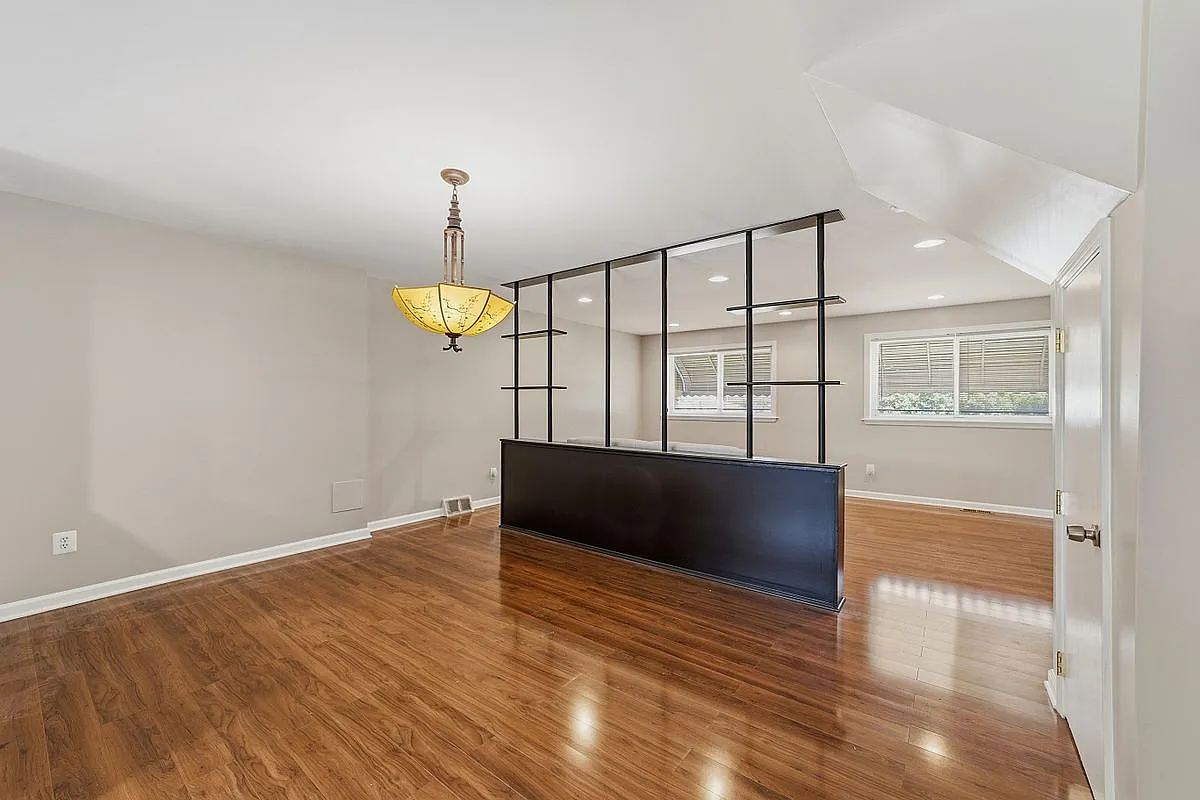 4 bed, 2.0 bath, 1440 sqft, $2,400 — Photo 2