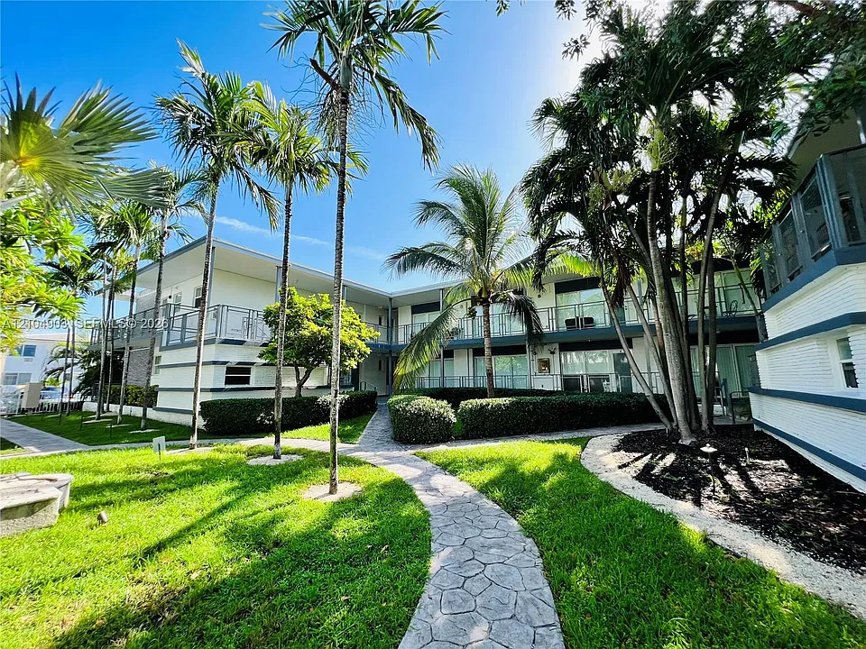 950 Bay Dr #7