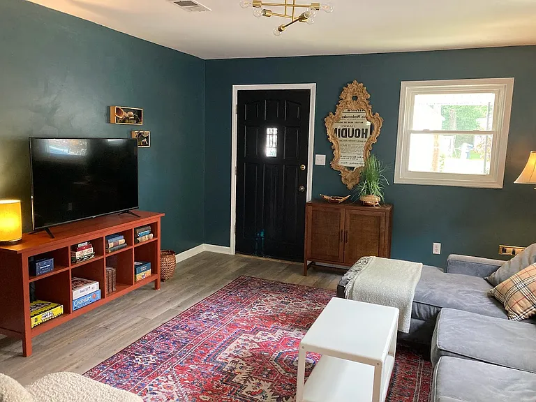 172 Eddie St — Photo 3