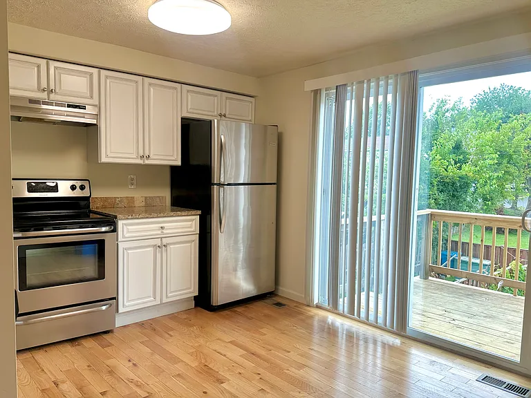 1328 Acorn Ridge Ct — Photo 5