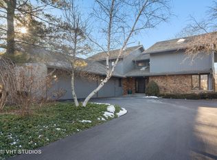 4111 Three Lakes Dr, Long Grove, IL 60047