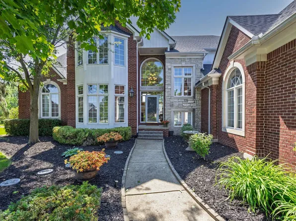 56243 Ashbrooke Dr E, Shelby Township, MI 48316