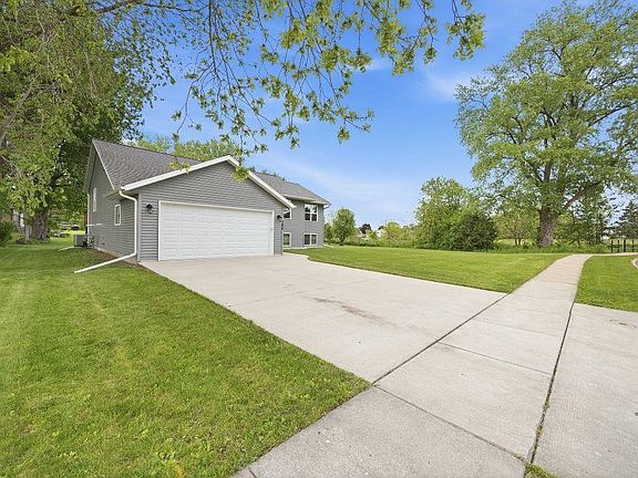5th image of 390 Meadow Ln