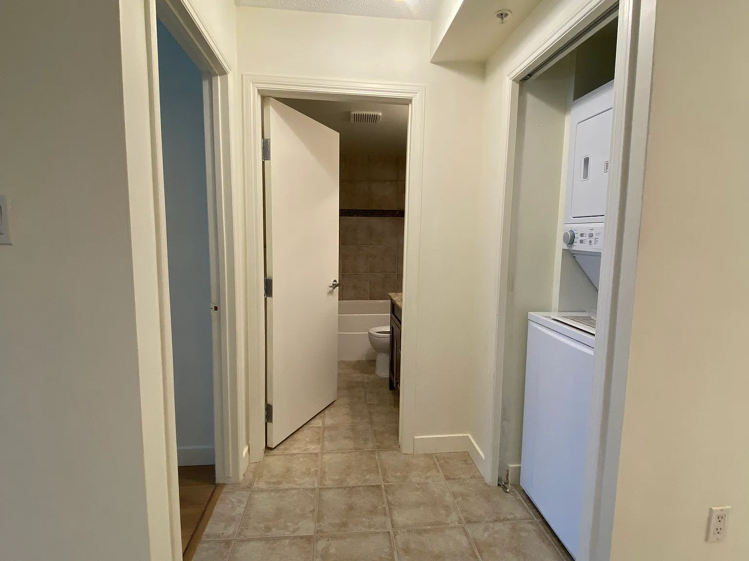 790 Kingsmere Crescent Southwest — Photo 4