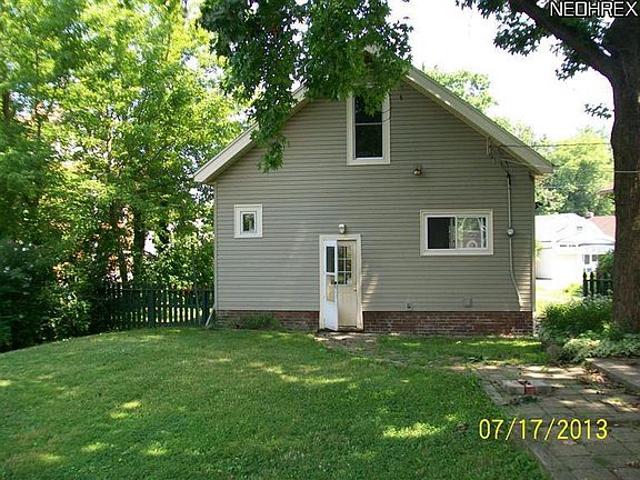 2nd image of 1951 Creston Ave