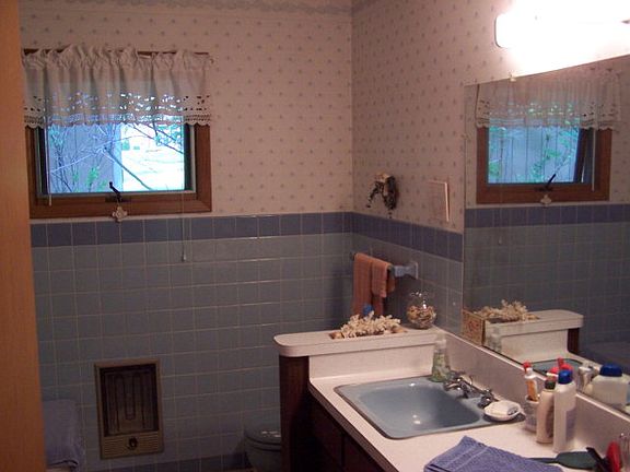 4th image of 223 N Elgin Ave