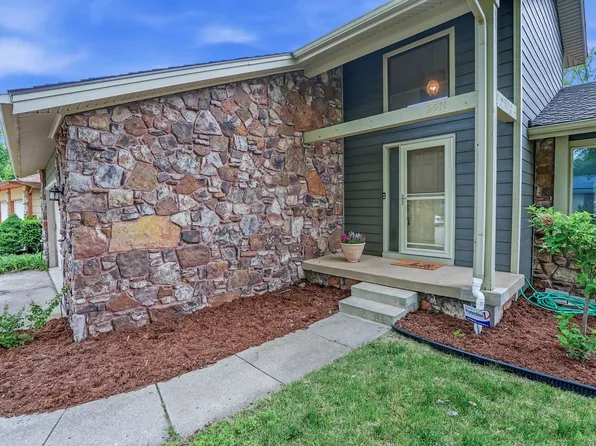 2511 Glacier Dr, Wichita, KS 67215