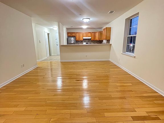 3rd image of 478 Essex St