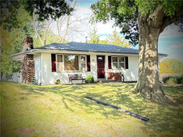 1208 Quincy St, Leavenworth, KS 66048