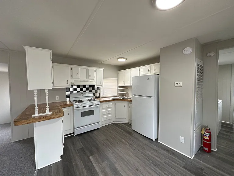 Starlight Mobile Home Park — Photo 9