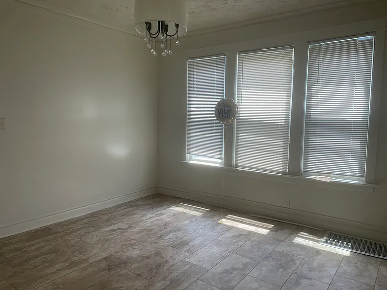 7541 S Rhodes Ave — Photo 6