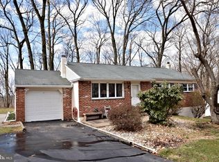 68 Skyline Dr, Audubon, PA 19403