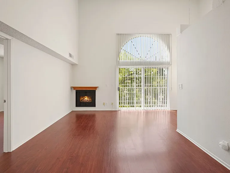 10845 Camarillo St — Photo 20
