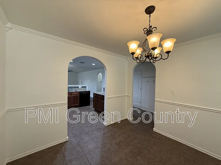 4040 W 105th St S — Photo 6