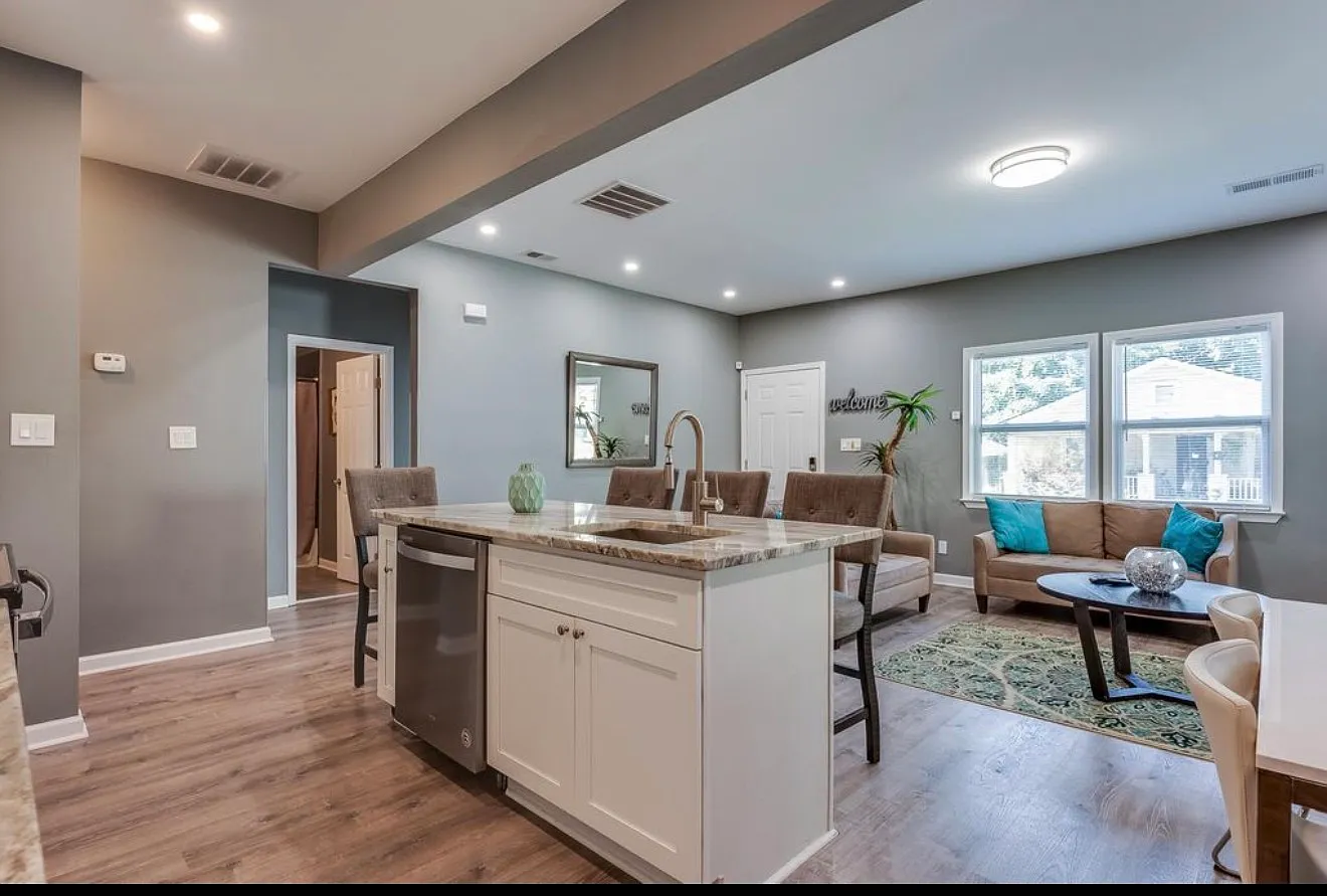 3 bed, 1274 sqft, $2,600 — Photo 2