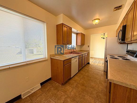 5th image of 504 Toledo St