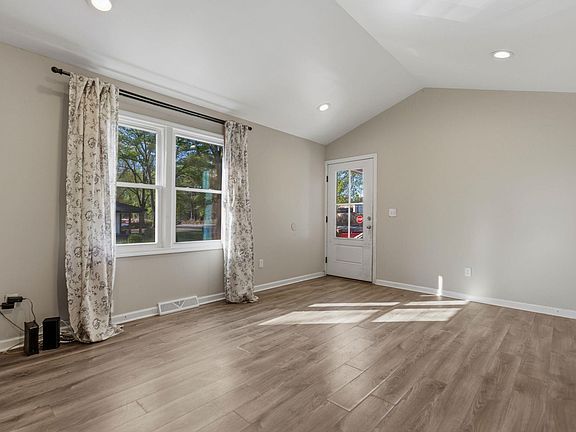 4th image of 101 Pleasant Dr