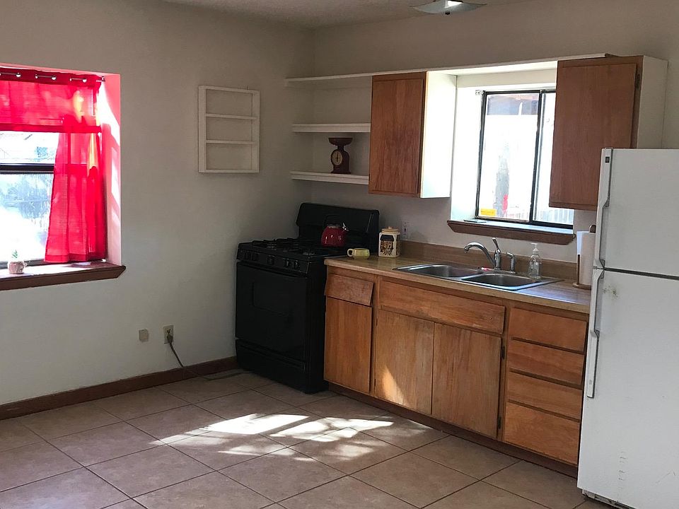 1st image of 319 1/2 Vassar Dr SE