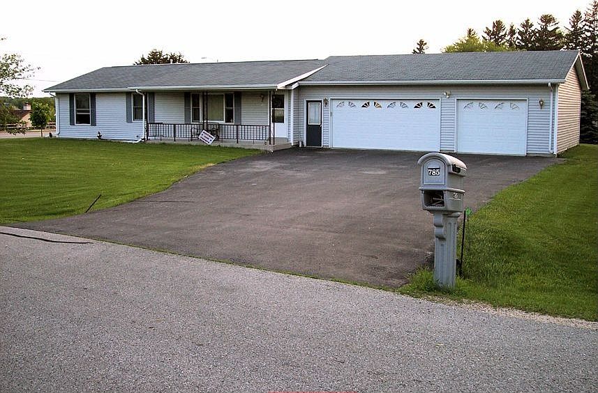 Front - 3 Car Garage
