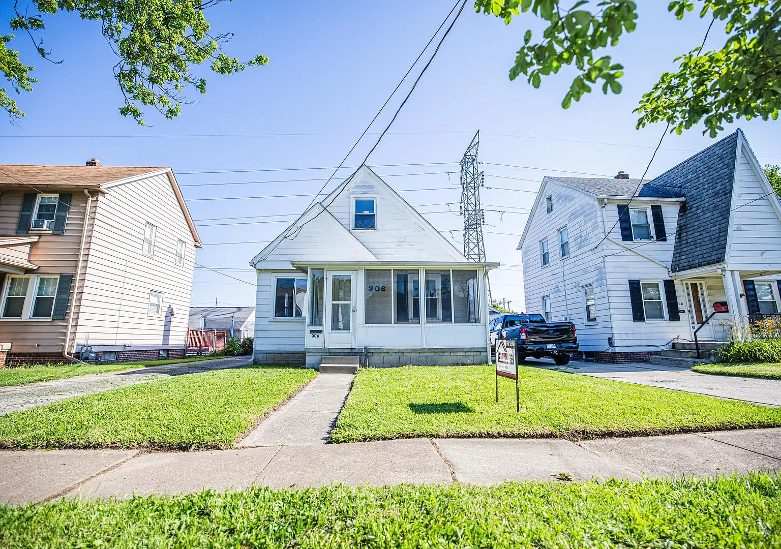 Very Cute Three Bedroom Home with Loft and Central Air! — Photo 1