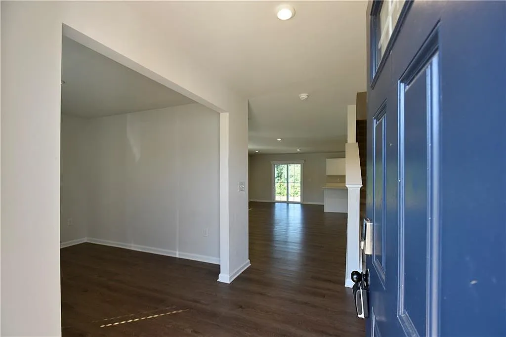 6 bed, 3.0 bath, 2540 sqft, $2,600 — Photo 4