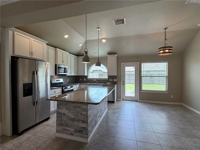 8033 Cormorant Dr — Photo 8