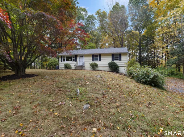 7 Carriage Lane, Danbury, CT 06810
