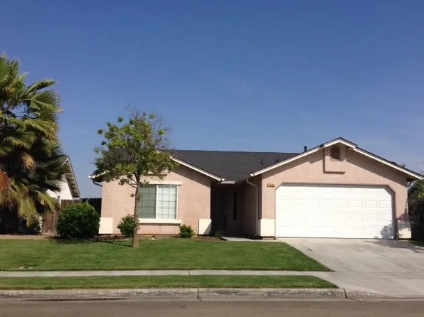 1600 Hume Dr, Sanger, CA 93657