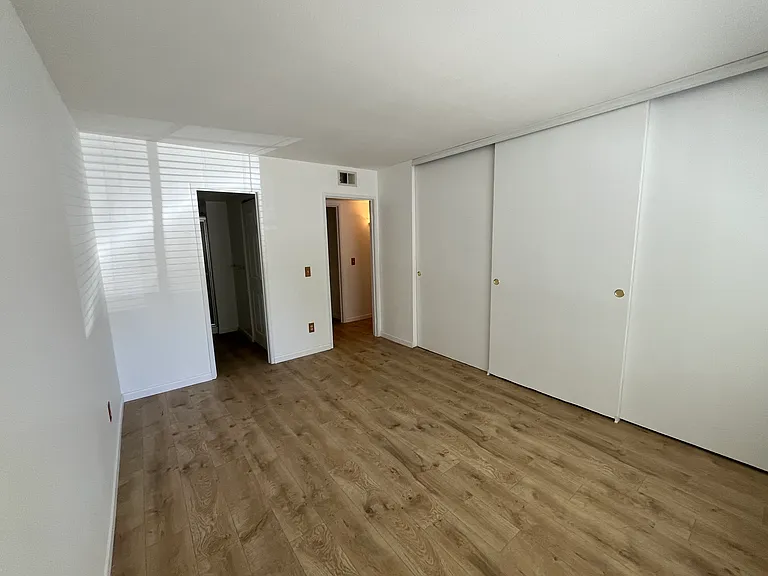 8555 Fairmount Dr #J107 — Photo 18