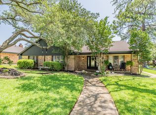 2211 Midhurst Dr, Arlington, TX 76013