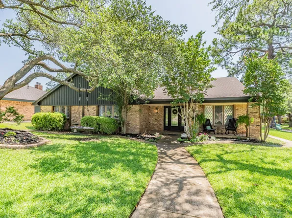 2211 Midhurst Dr, Arlington, TX 76013