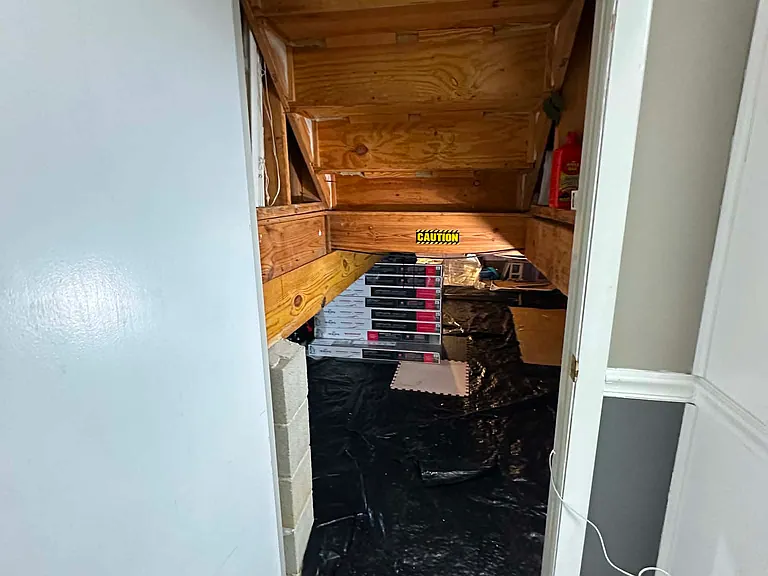 crowl space / storage