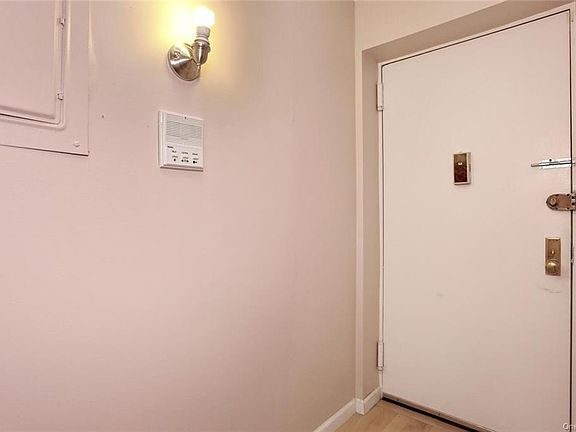 3rd image of 35 Park Ave APT 1V