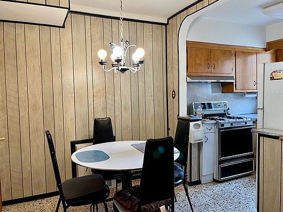 4th image of 1661 Burnett St